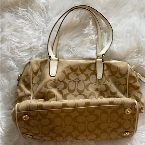 coach hand bag - Picture 2 of 3